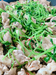 【包丁要らず!】豆苗と豚肉のレモン炒め-レシピのメイン写真