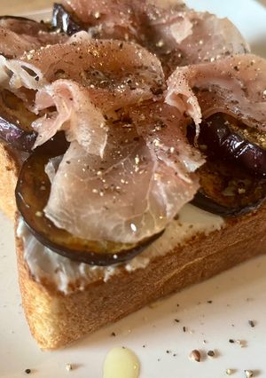 朝ごはんにナスのグリルと生ハムのトースト-レシピのメイン写真