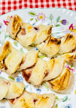 食パンで作る苺ジャムとクリチーエピパン-レシピのメイン写真