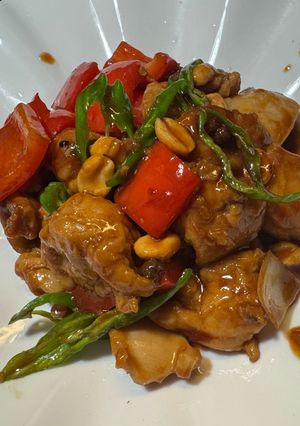 揚げない！鶏もも肉とナッツのピリ辛炒め-レシピのメイン写真