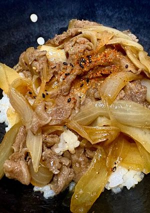 玉ねぎたっぷり無水で作る牛丼-レシピのメイン写真