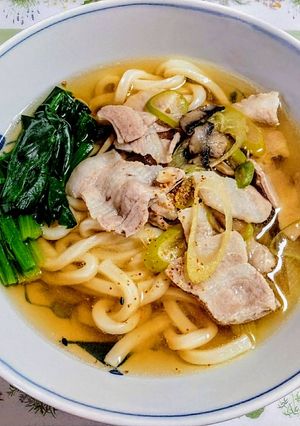 簡単ランチ！キノコ豚バラ法蓮草の肉うどん-レシピのメイン写真
