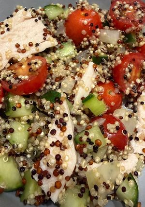 野菜をたくさん摂るキヌアサラダ-レシピのメイン写真