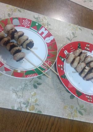 パパっと鶏団子の蒸し焼きを竹串に通してつくねにも-レシピのメイン写真