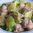 鶏もも肉と芽キャベツの塩麹炒め
