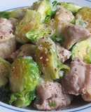 鶏もも肉と芽キャベツの塩麹炒め