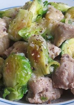 鶏もも肉と芽キャベツの塩麹炒め-レシピのメイン写真