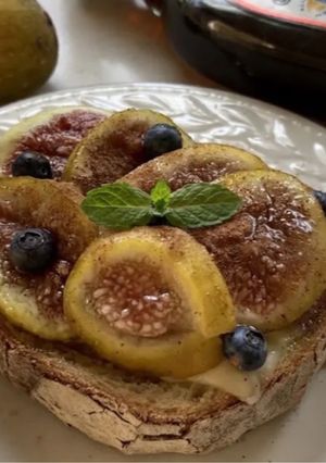 シナモン香る！いちじくのオープンサンド-レシピのメイン写真
