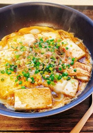 フライパンのまま食卓へ♪バター醤油の卵とじ豆腐-レシピのメイン写真