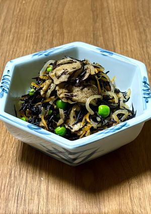 ブナハリタケ入りひじきの煮物-レシピのメイン写真