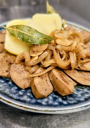 豚レバーと玉葱のポルトガル風ステーキ-レシピのメイン写真