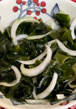 新玉葱とワカメの酢の物-レシピのメイン写真