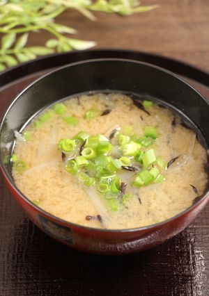 簡単!ひじきと玉葱のお味噌汁-レシピのメイン写真