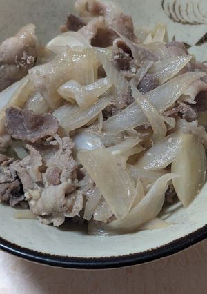簡単★豚こま肉と玉ねぎのスタミナ炒め丼-レシピのメイン写真