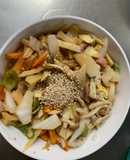 お一人様野菜たっぷり洋風旨辛ウインナー丼