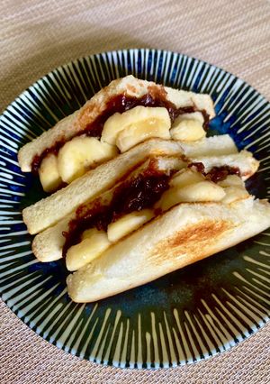 コメダ珈琲のあんこであんバターばなな🍞-レシピのメイン写真