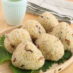 รูปของ 干ししいたけとしらすのうま味たっぷり生姜おにぎり