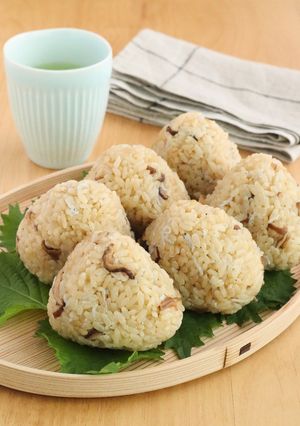 干ししいたけとしらすのうま味たっぷり生姜おにぎり-レシピのメイン写真