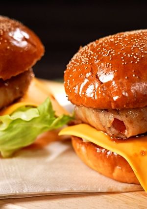 トマトづくしのハンバーガー【食遺産】-レシピのメイン写真