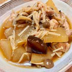รูปของ 作り置きに☆鶏肉と大根椎茸しめじえのき茸の煮物