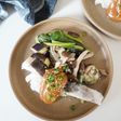 蒸し魚の白ごまソース