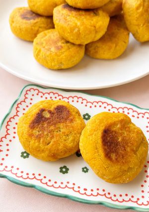 焼き芋とかぼちゃのチーズいももち-レシピのメイン写真