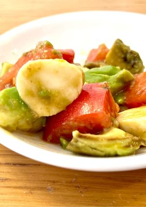わさびで食べるチーズトマトアボカドサラダ-レシピのメイン写真