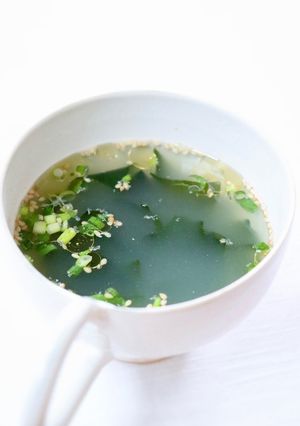 お湯を注いで、簡単【CUPわかめスープ】-レシピのメイン写真