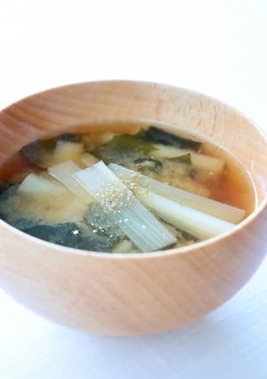 食感風味が良い【ウドとワカメのお味噌汁】-レシピのメイン写真
