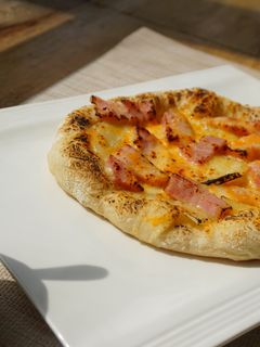 たっぷりチーズとじゃが芋のおもてなしピザ-レシピのメイン写真