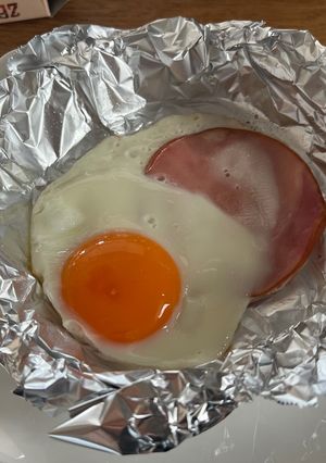 アルミとスキレットで片付不要ハムエッグ-レシピのメイン写真