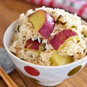 さつま芋と塩昆布の炊き込みご飯