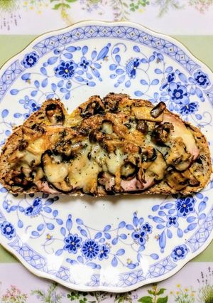 簡単!きのこと合鴨スモークトースト-レシピのメイン写真