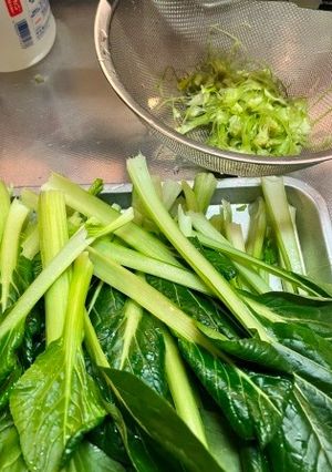 小松菜を美味しく食べるための筋とり-レシピのメイン写真