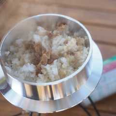 かに缶とニンニク炊き込みご飯-レシピのメイン写真