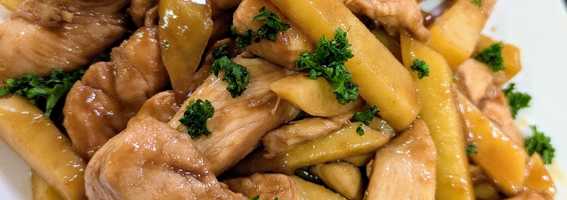 鶏むね肉とじゃがいもの細切り炒め