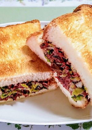 簡単ランチ！キャベツとコンビーフのサンド-レシピのメイン写真