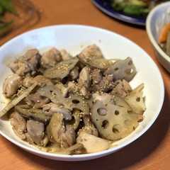รูปของ レンコンと鶏ももの酢砂糖めんつゆ炒め煮