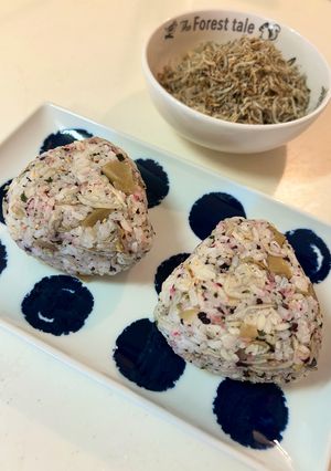 カリカリ梅とカリカリじゃこのおにぎり🍙-レシピのメイン写真