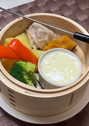 塩麹チキンと温野菜の豆乳チーズフォンデュ-レシピのメイン写真