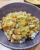 子供が喜ぶ！豚ひき肉と野菜の甘辛そぼろ丼