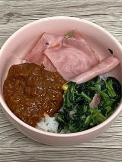 余ったミートソースベーコン丼-レシピのメイン写真