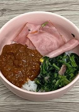 余ったミートソースベーコン丼-レシピのメイン写真