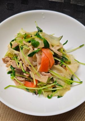 豚バラとキャベツの豆苗炒め物-レシピのメイン写真