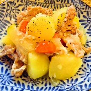 😊簡単であっさり美味しい♪醤油不使用の塩肉じゃが