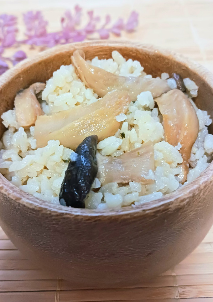 1度は作ってみたくなる松茸風炊き込みご飯-レシピのメイン写真