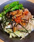 牛肉と野菜のどんぶり　和風トマトソース