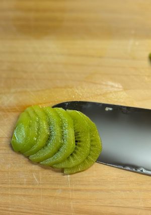 キウイ🥝をカットして綺麗に並べる-レシピのメイン写真