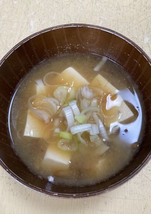 出汁の香り◎なめこ豆腐ネギで本格味噌汁-レシピのメイン写真