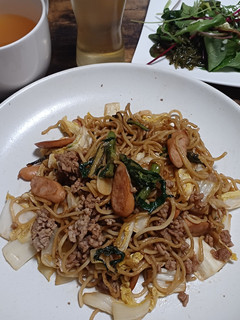 春菊最後の白菜粗挽きソーセージ焼きそば-レシピのメイン写真